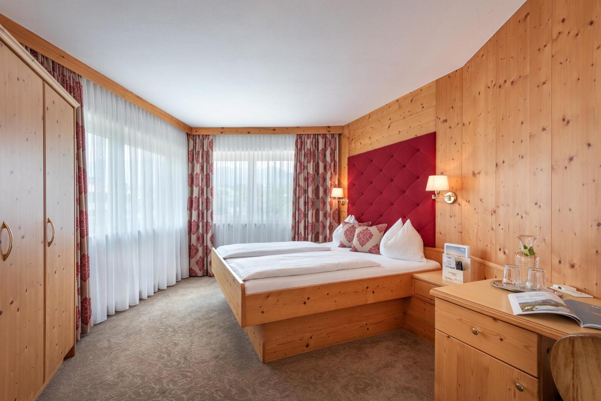 Hotel Tiroler Stuben Worgl Bagian luar foto